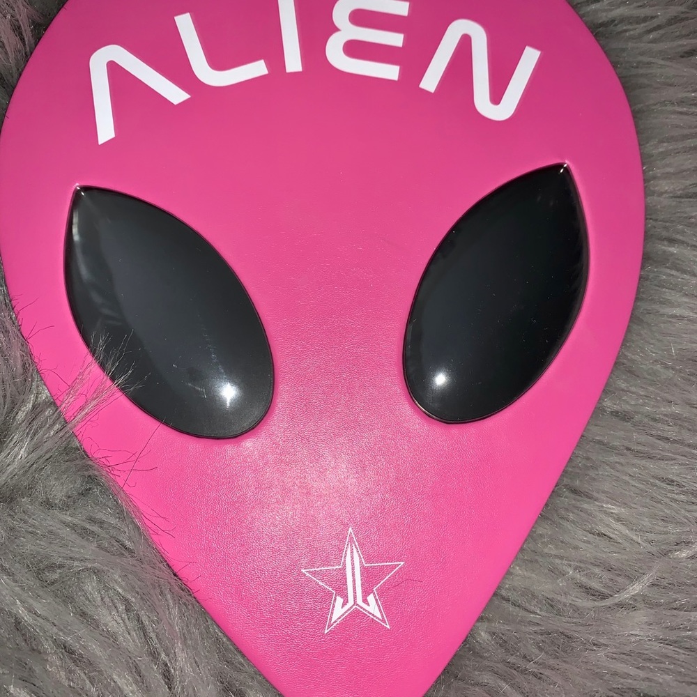 Discontinued ALIEN palette BNIB - Picture 2 of 3